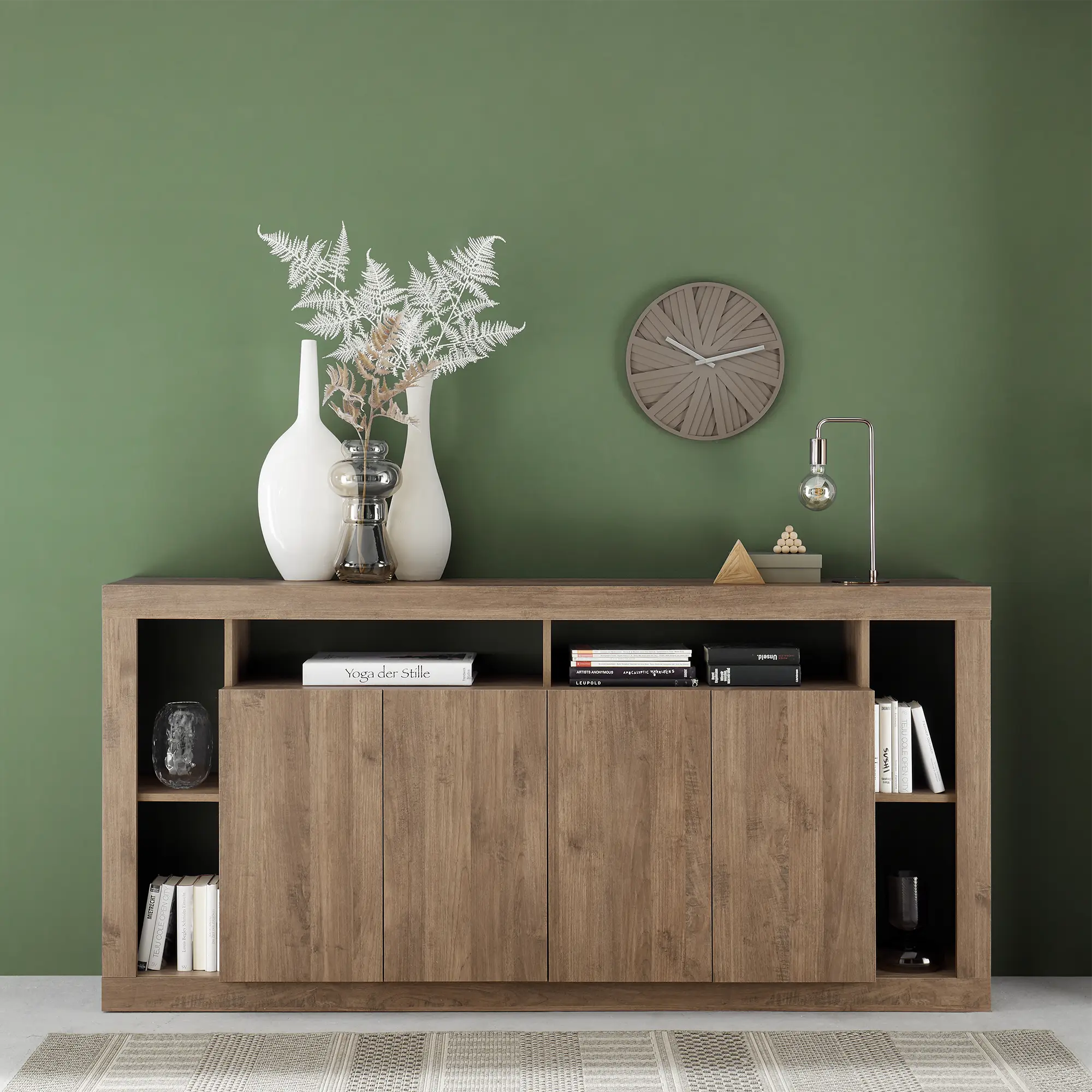 Colonna contenitore in colore mercure 4 ante a battente chiuse con ripiani interni, design salvaspazio con scaffali laterali decorativi, arredo soggiorno elegante