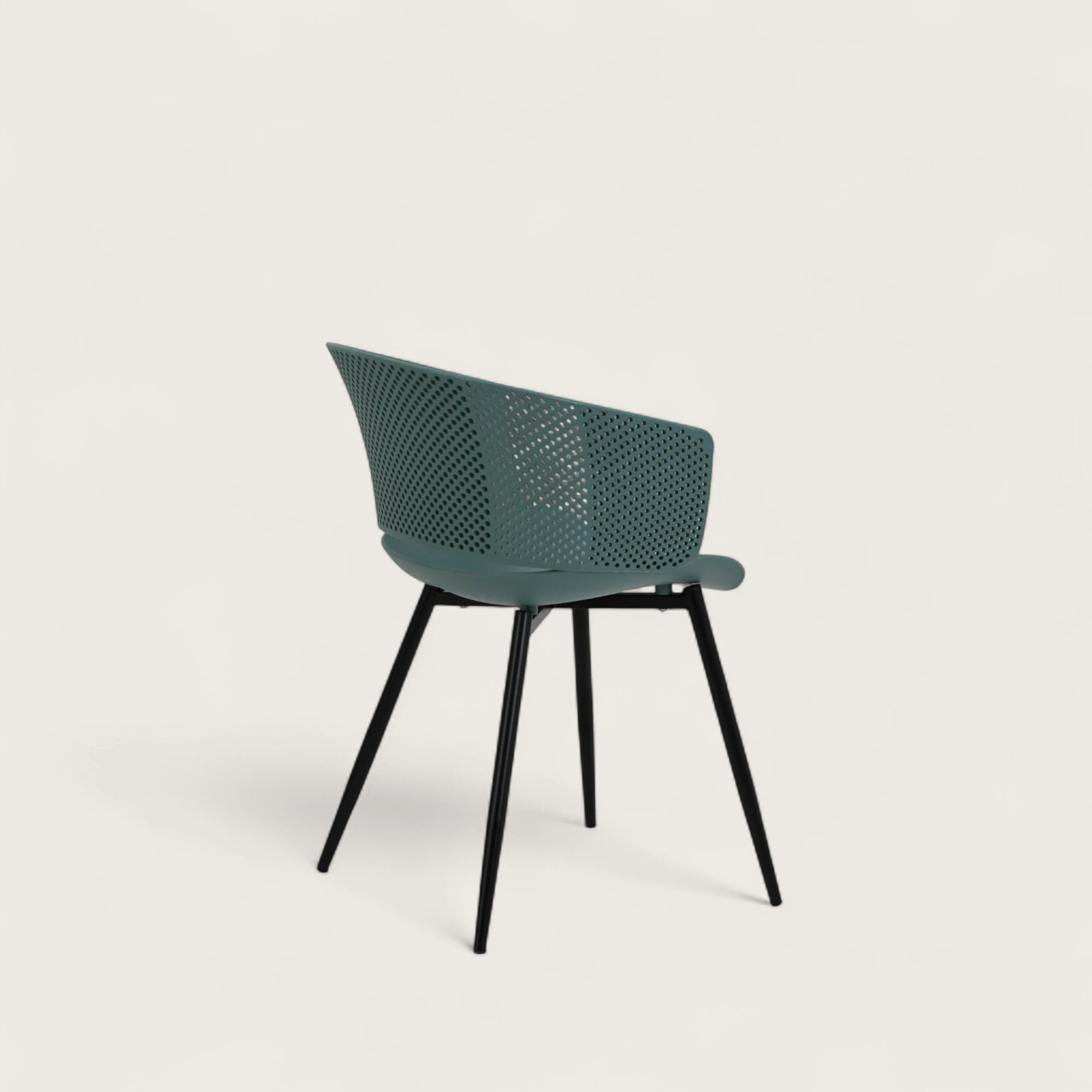 Sedia con scocca in polipropilene colore petrolio, schienale avvolgente e gambe in metallo nero opaco, ideale per sale da pranzo, cucine e spazi contract.