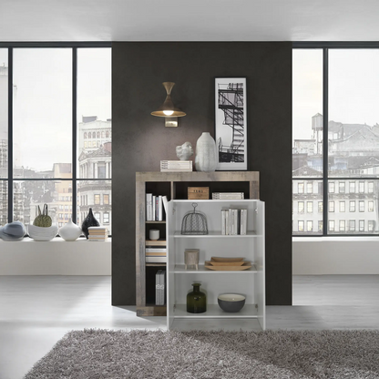 Colonna contenitore moderna due ante aperte, due ripiani interni e 4 vani a giorno senza schienale in colore bianco e pero, mobile contenitore elegante per soggiorno