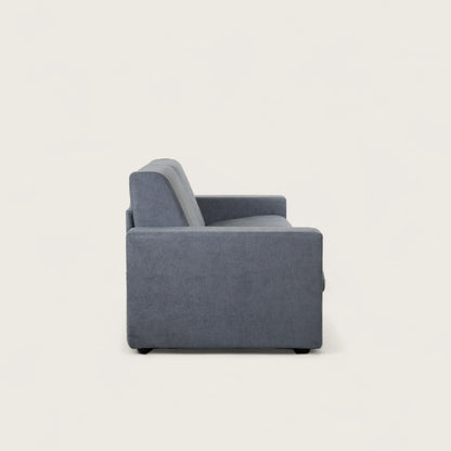 Il divano letto trasformabile in tessuto grigio con materasso integrato. Design moderno, Braccioli lineari e schienale alto.