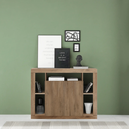 Colonna contenitore in colore mercure ante a battente chiuse con  ripiani interni, design salvaspazio con scaffali laterali decorativi, arredo soggiorno elegante